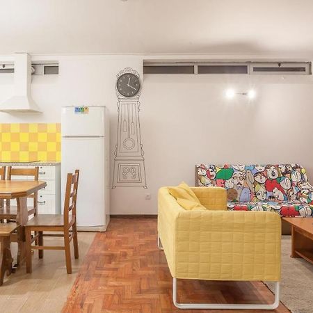 Residencia Laranjeira Hostel Porto Luaran gambar