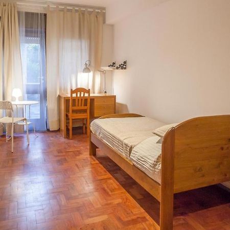 Residencia Laranjeira Hostel Porto Luaran gambar