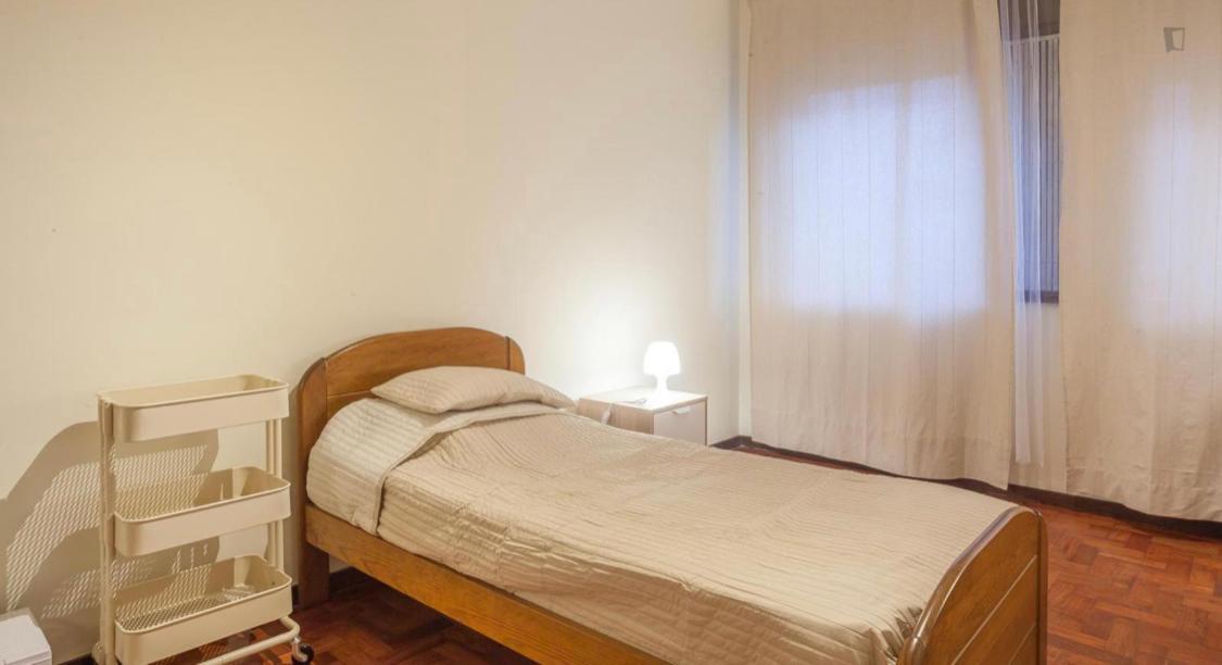 Residencia Laranjeira Hostel Porto Luaran gambar