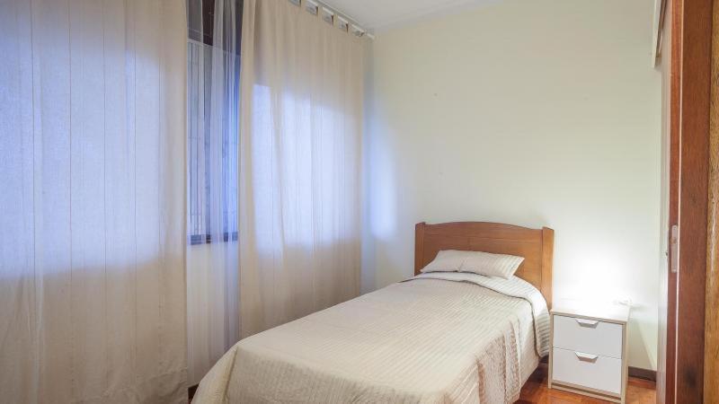 Residencia Laranjeira Hostel Porto Luaran gambar